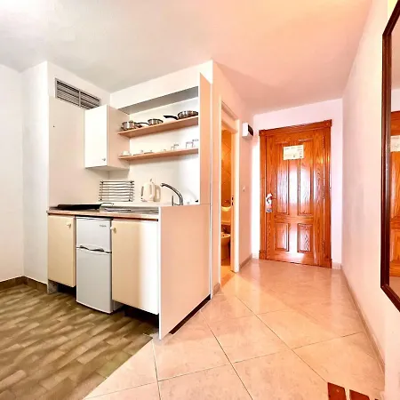Estudio Con Desayuno Incluido Y Bonita Vistas Al Mar O A La Montana Daire